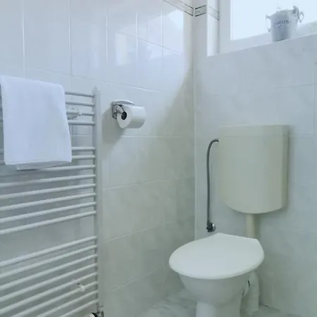 Pod Kostelíčkem 3*