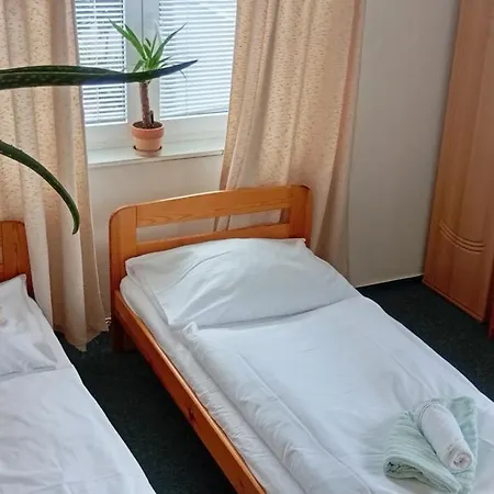 Pod Kostelickem 3*